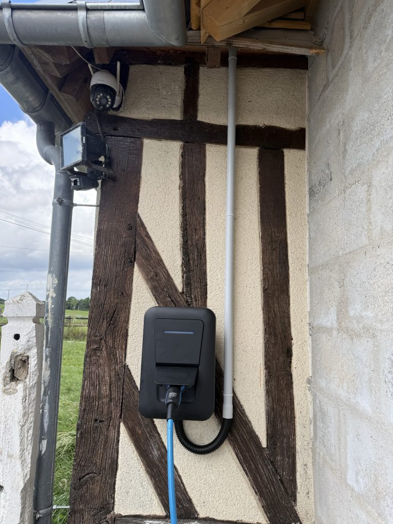Installation de borne de recharge à Lisieux